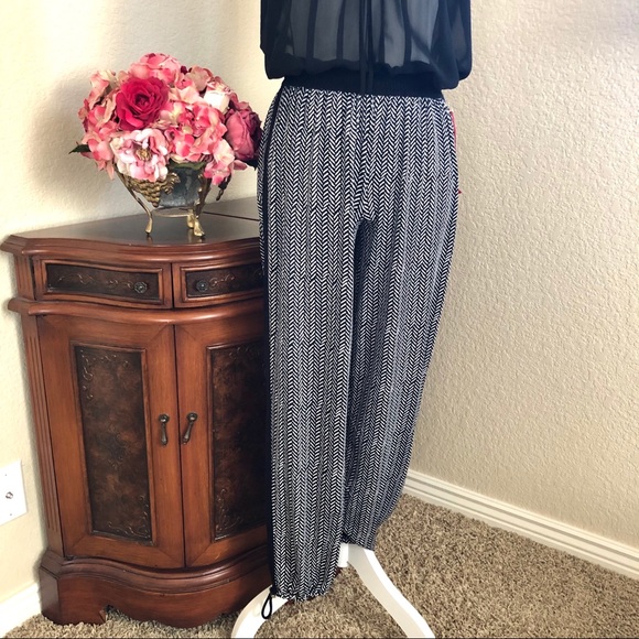 JLo Chevron Jogger Pants - Picture 2 of 6